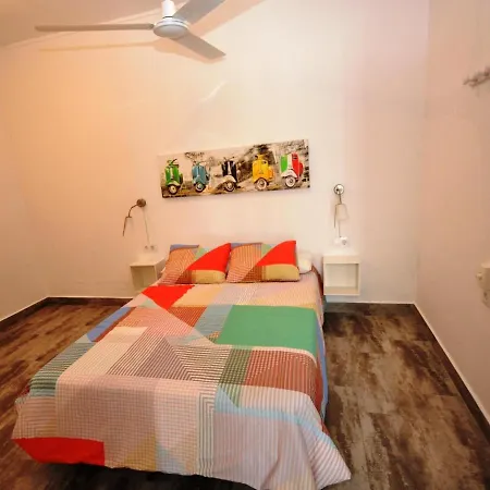 Chalet Piscina Compartida Solo Familia Parejas Xxv Holiday home *
