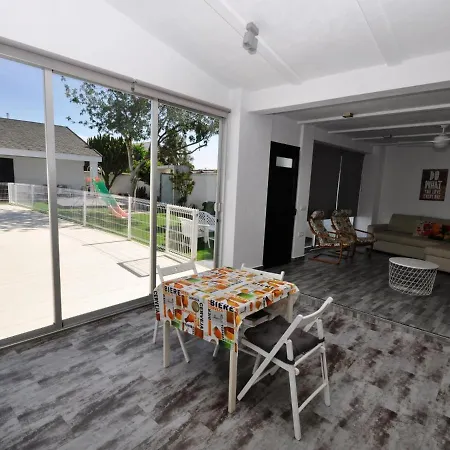 Chalet Piscina Compartida Solo Familia Parejas Xxv Holiday home