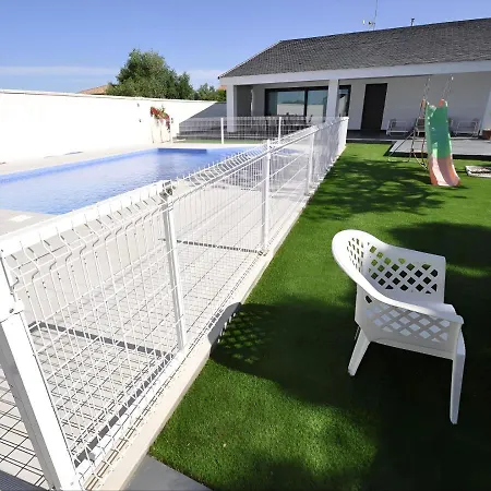 Holiday home Chalet Piscina Compartida Solo Familia Parejas Xxv