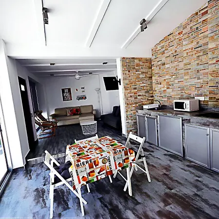 Chalet Piscina Compartida Solo Familia Parejas Xxv Holiday home *
