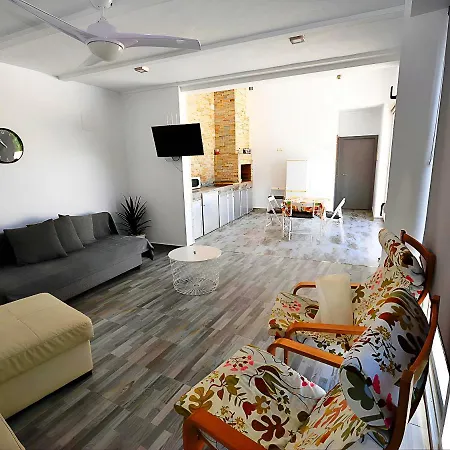 Holiday home Chalet Piscina Compartida Solo Familia Parejas Xxv