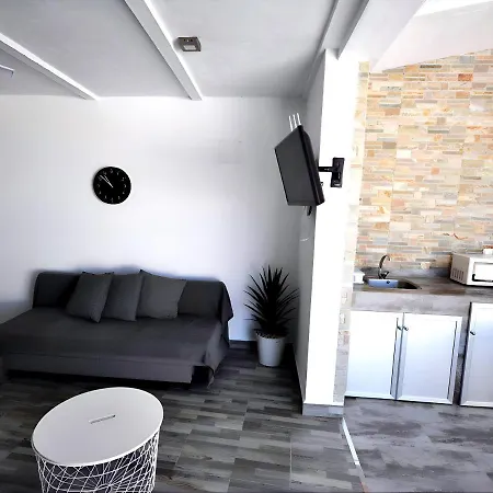 Chalet Piscina Compartida Solo Familia Parejas Xxv Holiday home *